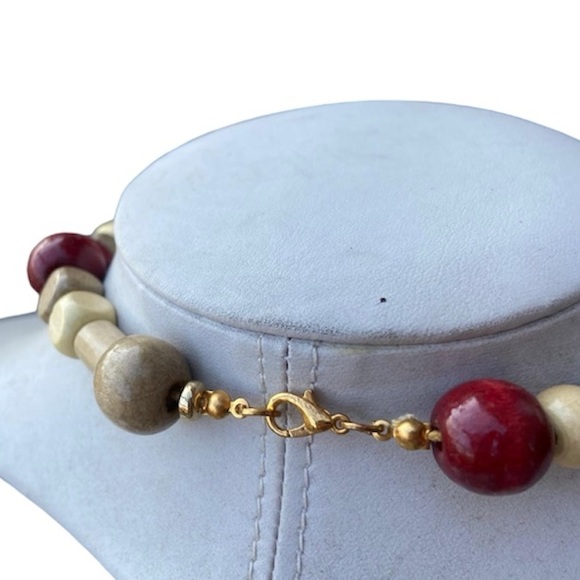 BEADED NECKLACE - Picture 2 of 2